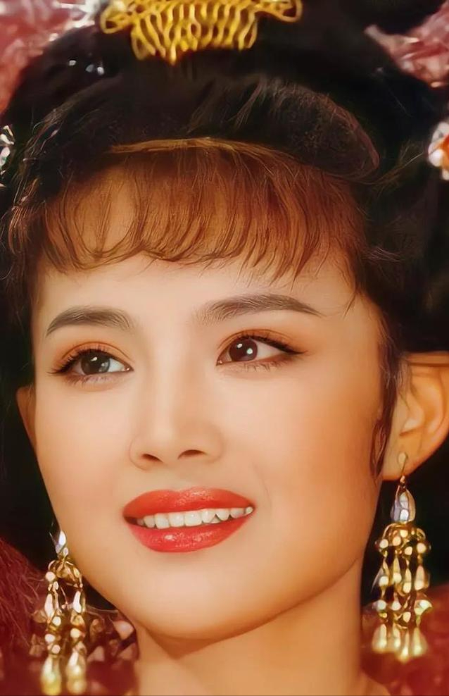 62岁刘之冰父凭女贵！34岁继女凭《唐诡》封神，生母更不得了！