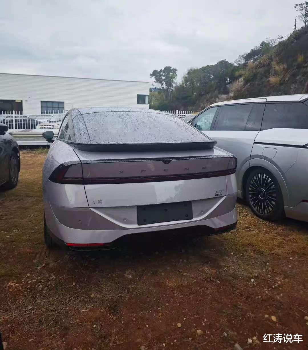 新款小鹏P7+实车现身街头,外观设计更新,纯电/增程动力,会火吗