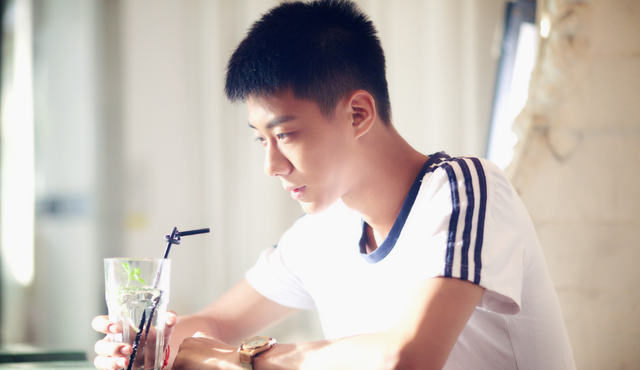 又是一对姐弟恋,张佳宁恋情曝光,女方正当红,男方不可限量