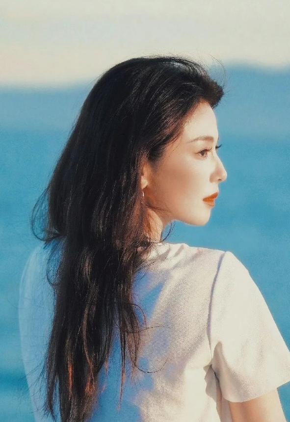 不靠发型遮丑，贴头皮封神 这五位骨相女星，露额露顶照样艳压群芳