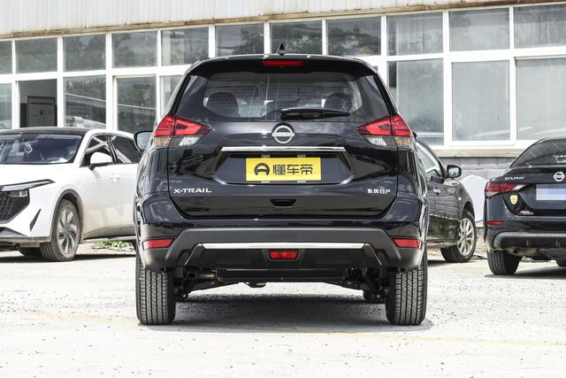 2025款奇骏荣誉：16.08万起，151马力+油耗7.26L，家用好选择