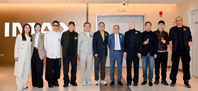 三里屯电影城合影暴露咖位,成龙冯小刚靠边站,c位无人敢争!