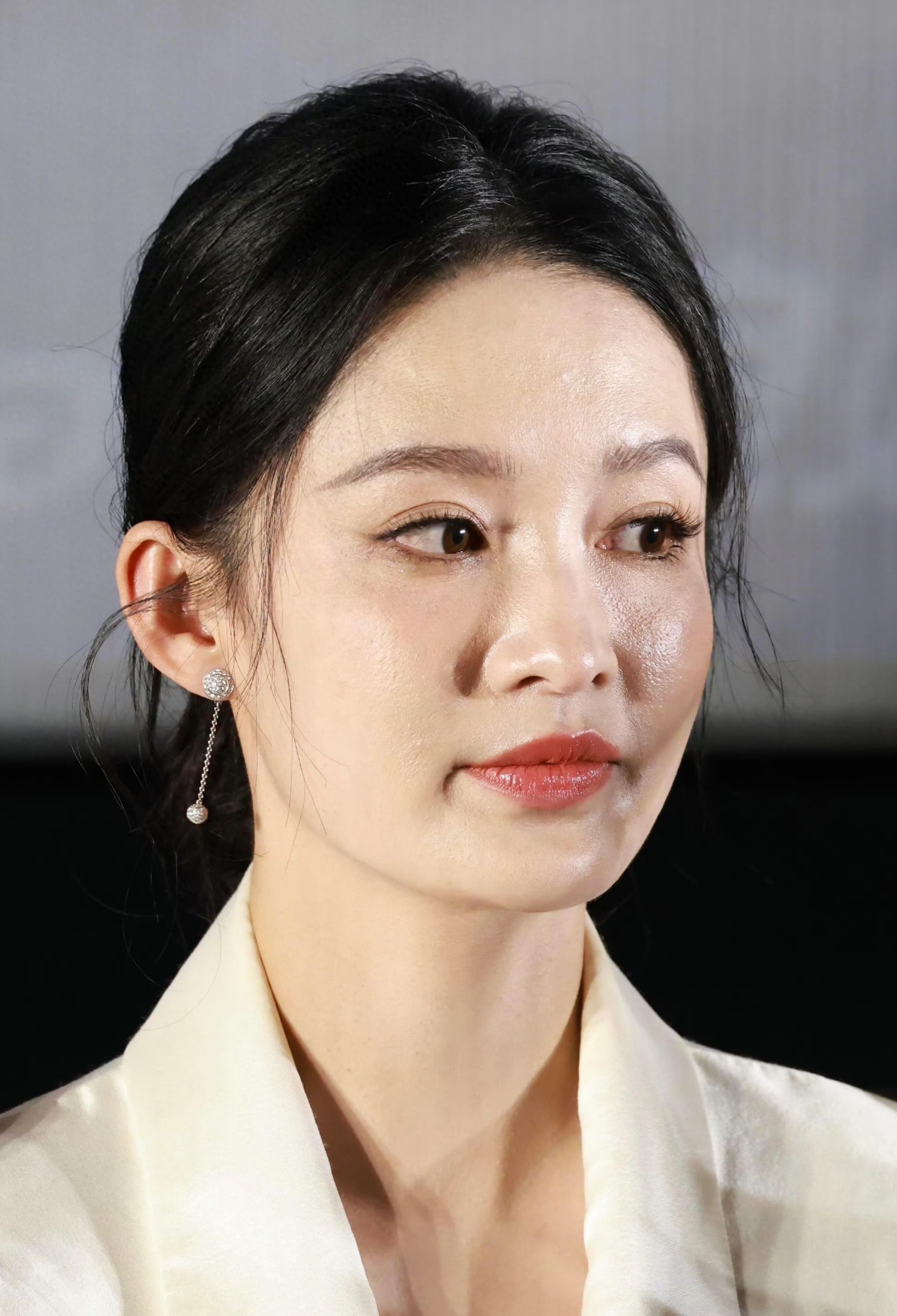 李沁生图皮肤 这才是她的真实颜值吧