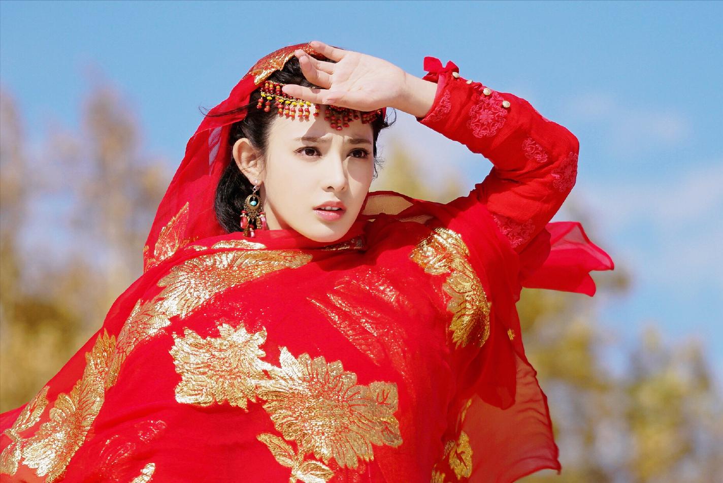 媚骨天成彭小苒：在浪姐被骂惨，如今靠角色翻红，冰冰是一生贵人