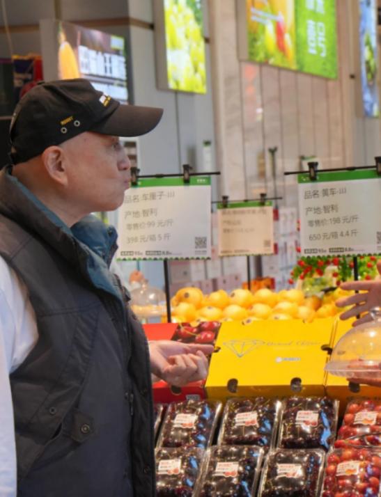 香港知名男星内地拍视频引热议，被曝养6名子女每年花费五百万