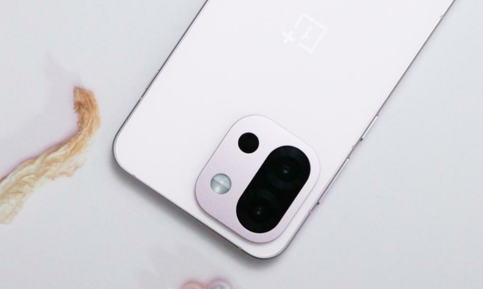 一加不讲武德,6260mAh+骁龙8至尊版,小尺寸直屏旗舰跌至2634元