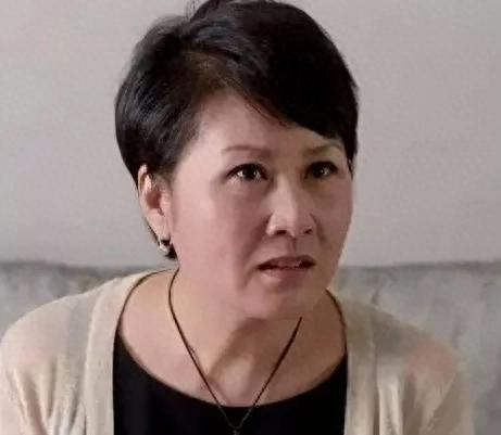 27岁张可盈和34岁奚望，一个全网夸，一个众人骂