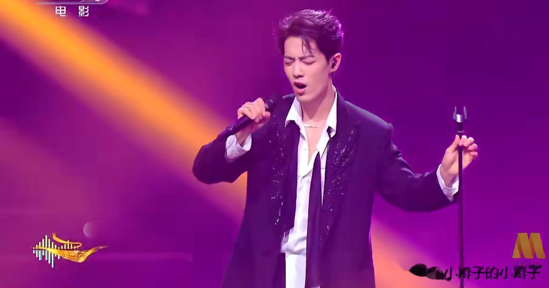 为何职业大咖苏醒翻车，而演员肖战反而唱功惊艳？肖战唱功如何？