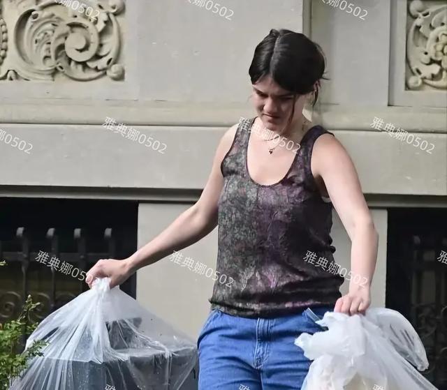 天啊汤姆克鲁斯的女儿苏瑞到底还是长残了，才19岁就身材臃肿发福