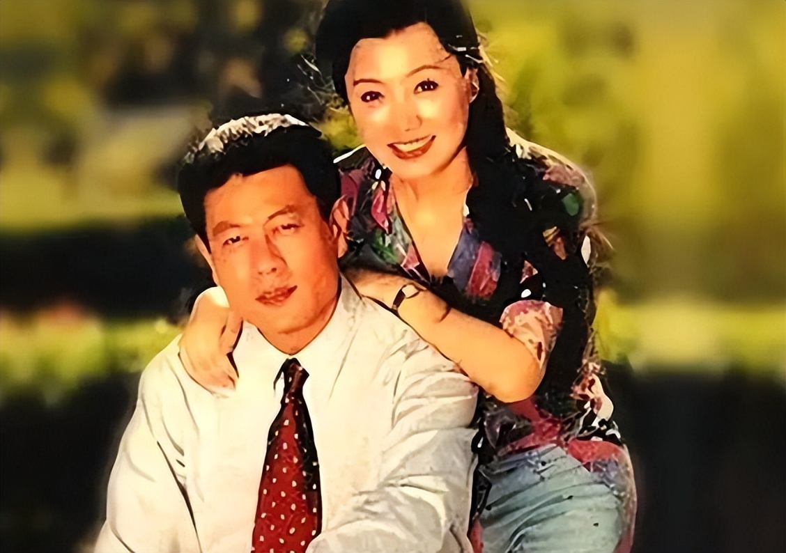 影帝影后“抱团”养老，暧昧23年不婚，谁也没捅破最后一层窗户纸
