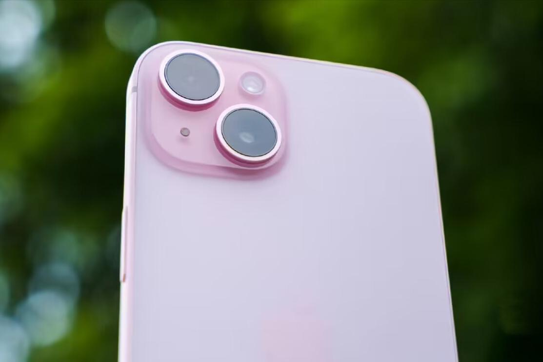 還買啥安卓旗艦！iPhone 15徹底妥協了，256GB內存售價4699元