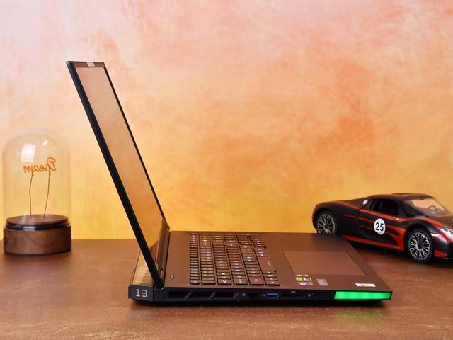 當代綜合戰力天花板！上手體驗掠奪者·戰斧18 AI旗艦電競本