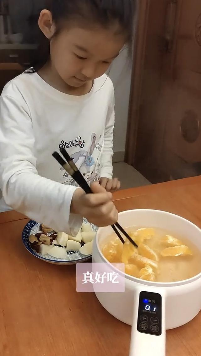 谢妈刚宣布带货，网友发谢爸最新出行照，出行原因被扒，有点心酸