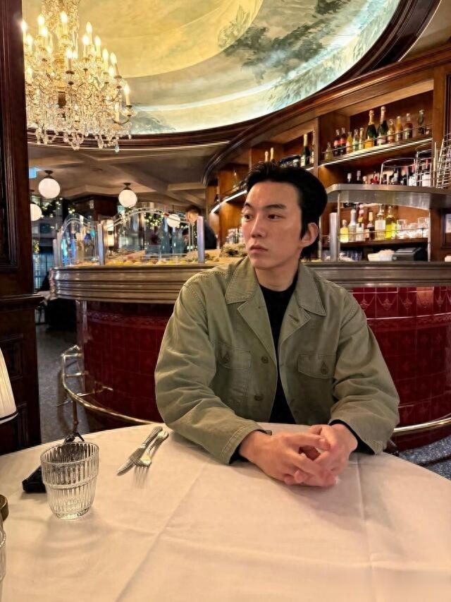 韩国男演员发文吐槽,年末巴黎行闹心