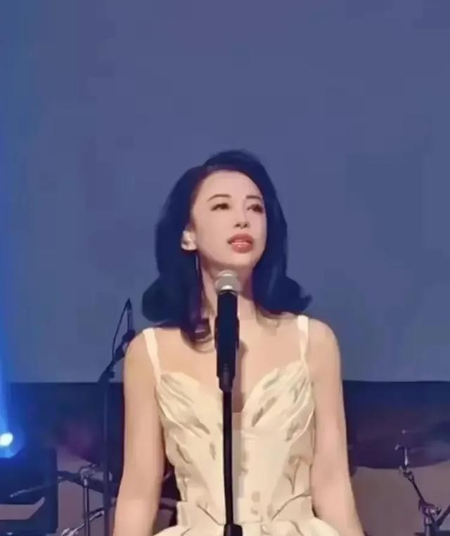 忽胖忽瘦的黄绮珊又丑回原形，中年女性求瘦求美别变成一把辛酸泪