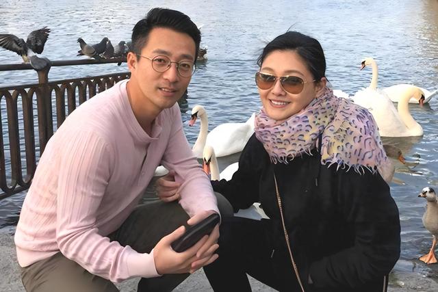 大S错付了！贵重遗物不翼而飞，小S发文转移焦点，具俊晔开溜了