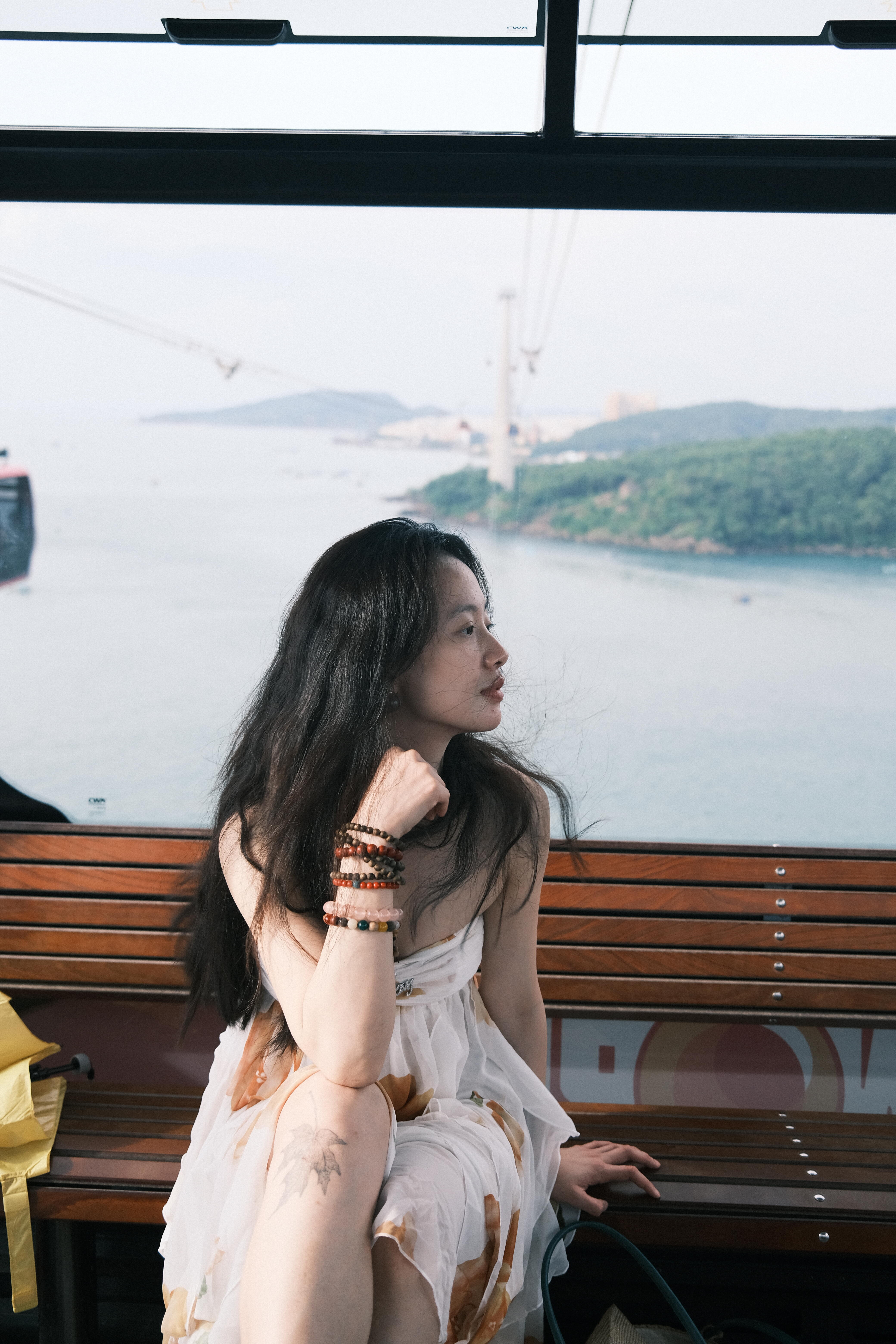 李梦阿姨游玩美照，这穿搭奔放又迷人