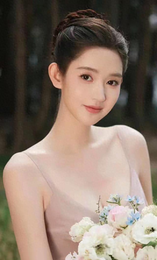 长得不够有星味，演了5次女一号也没红，今搭档陈星旭，终于红了