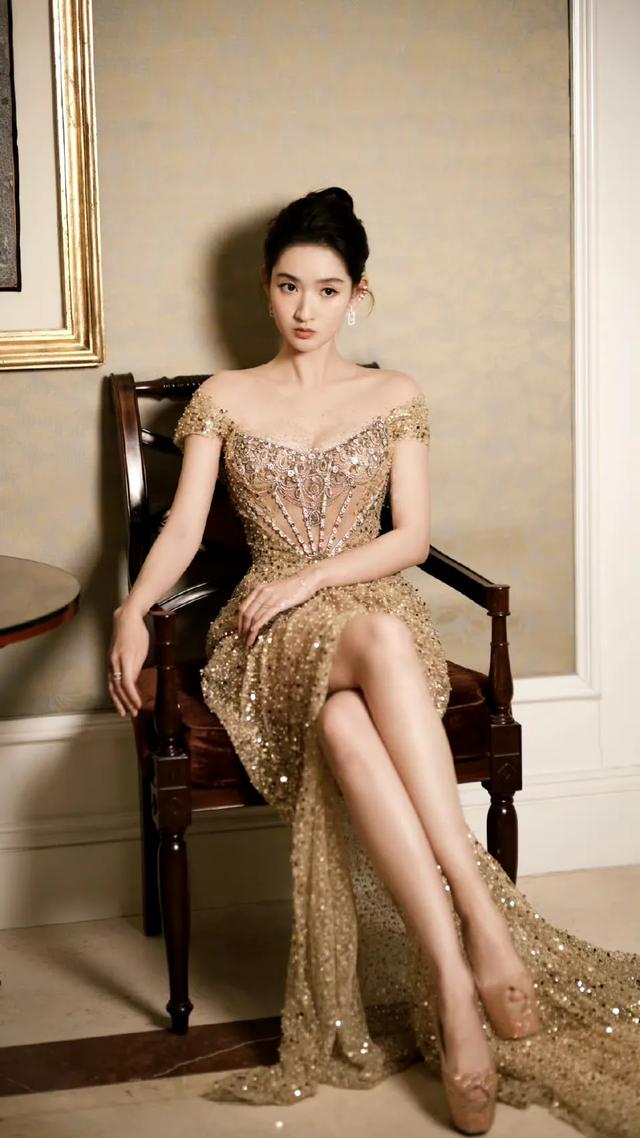 王玉雯微博世界大会红毯妆照，她好漂亮啊