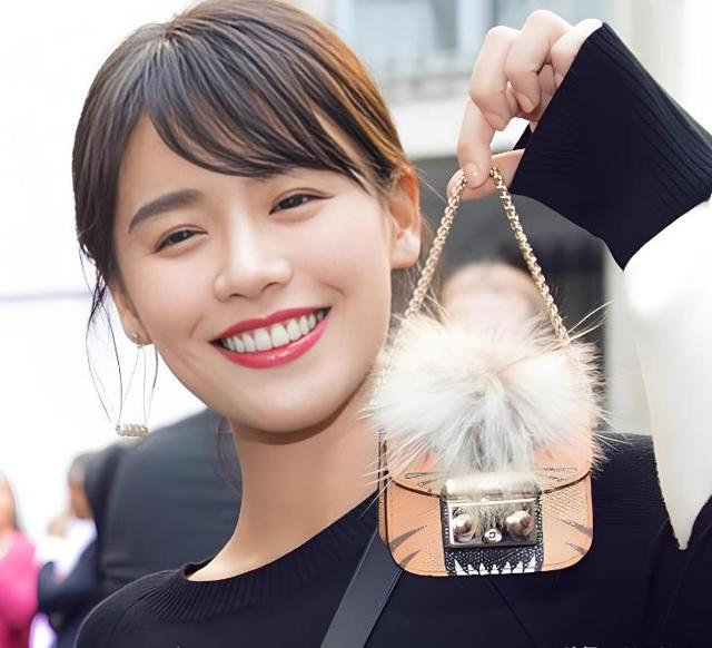 曝女星马思纯男友被打!医院急诊画面曝光,鼻子受伤,警局里调解