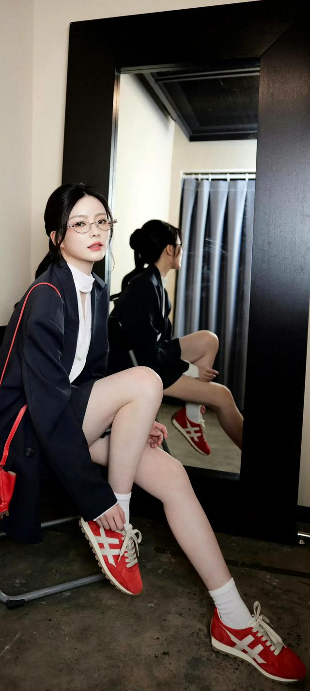 精选壁纸-总有一双腿是你不认识的，女明星高清无水印壁纸美图