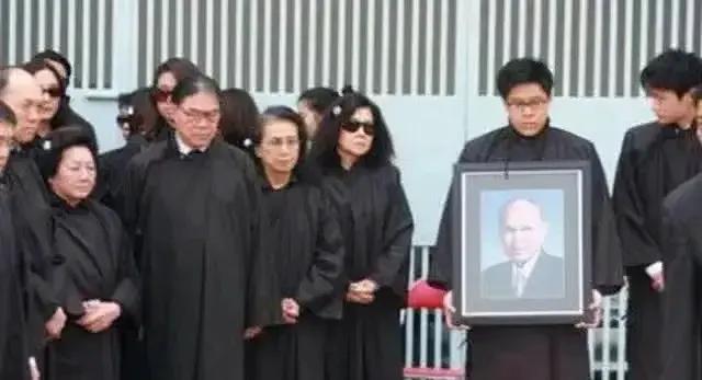 96岁霍英东二太冯坚妮去世！晚年儿孙争气生活幸福，一直尊重原配