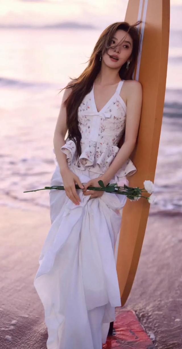 章若楠这造型，狠狠拿捏住我的心！