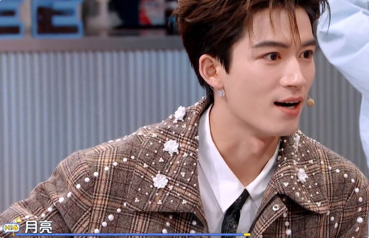 不懂常识，丢人现眼，这一次何炅都救不了他