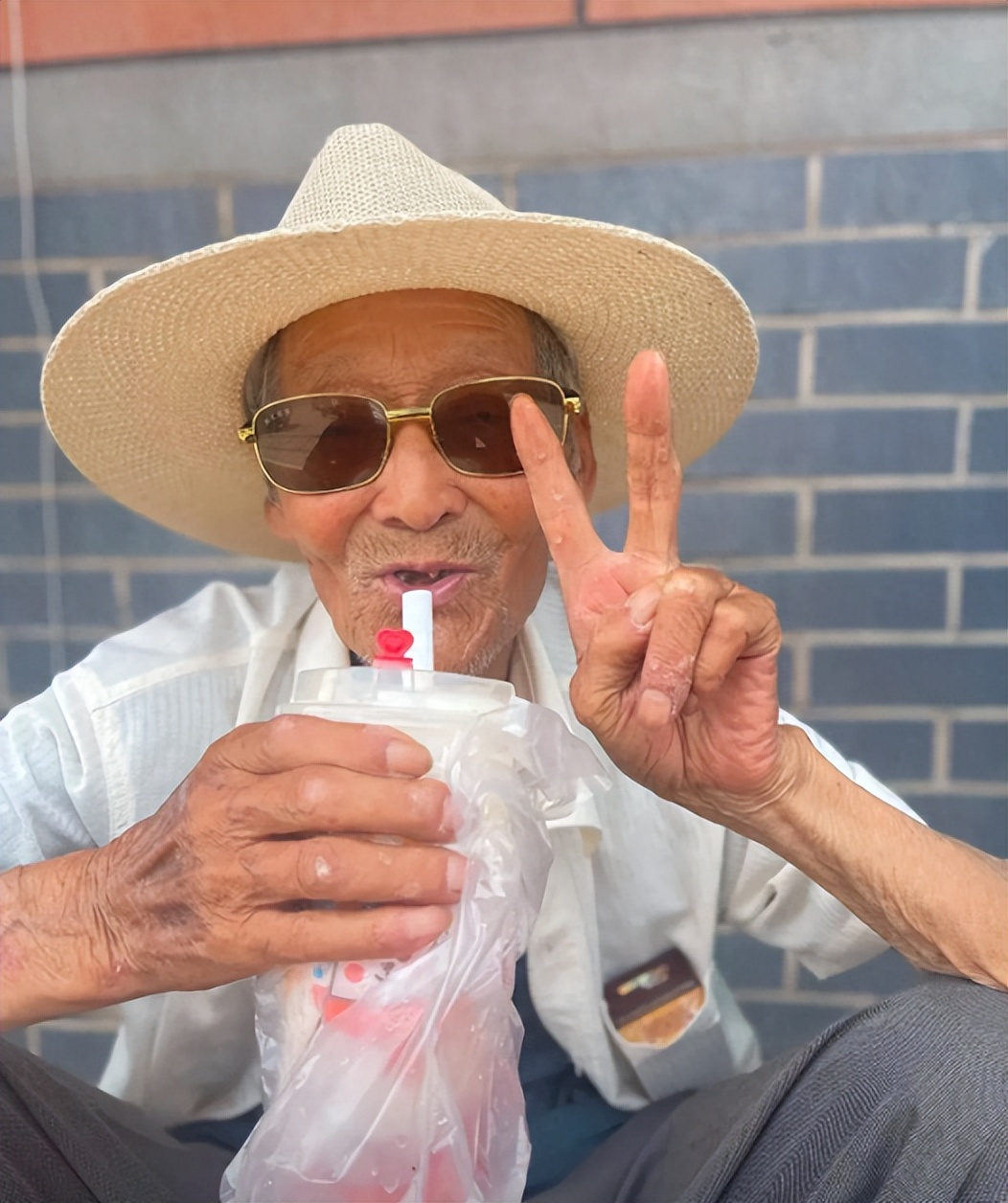 痛心！短短2天4位名人去世，三人同一天离开，最大86岁，最小61岁