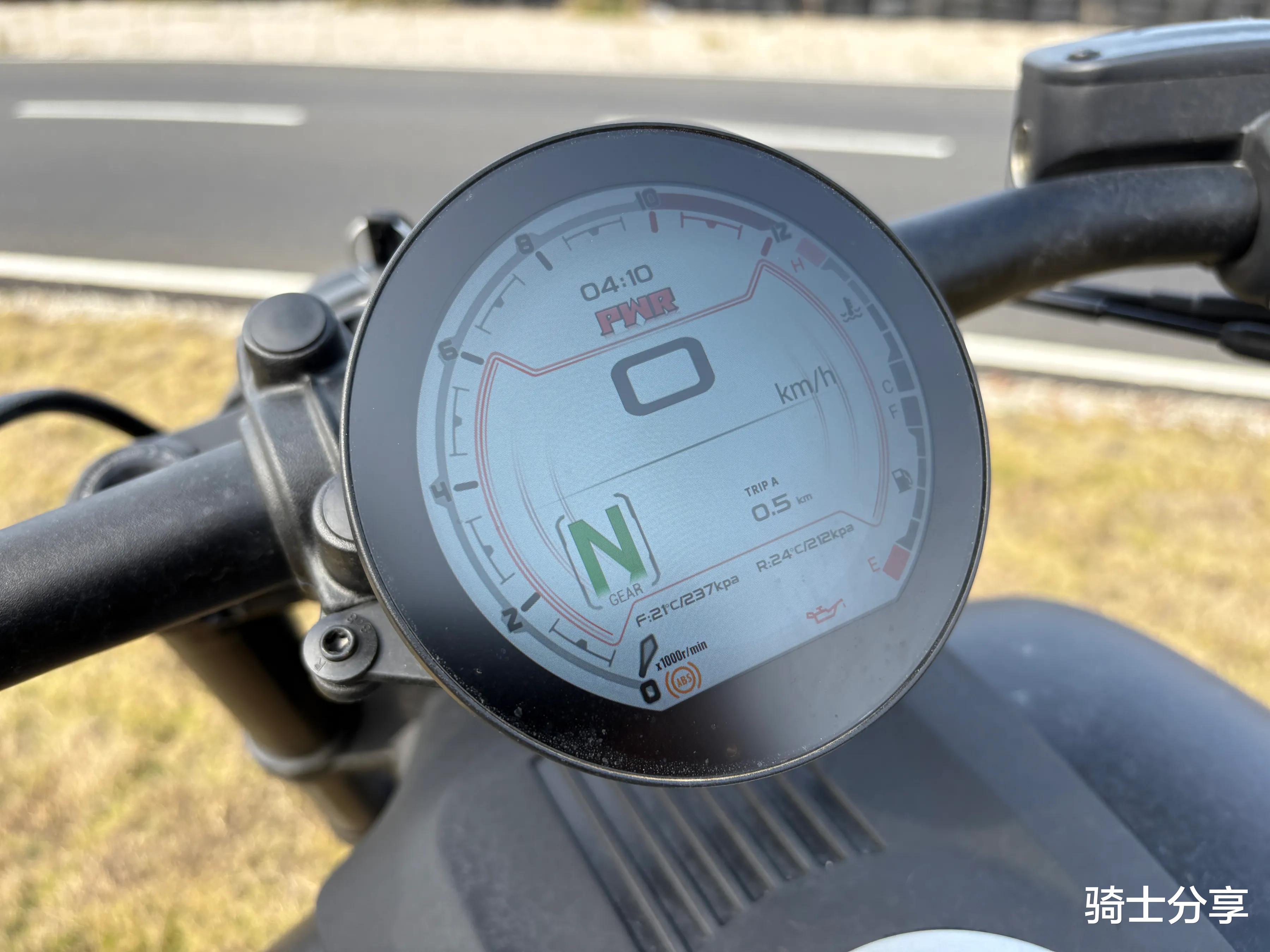 车身丰满动力强，这款V4巡航车有点不简单！