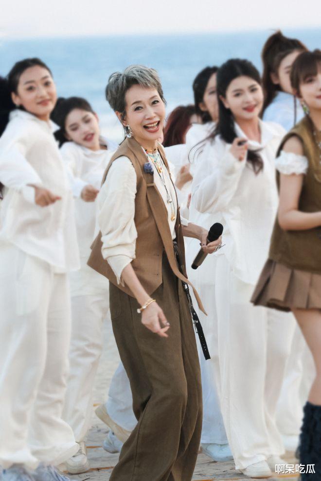 《浪姐6》：宋妍霏逆袭夺冠，吴宣仪爆冷垫底，观众怒斥淘汰黑幕