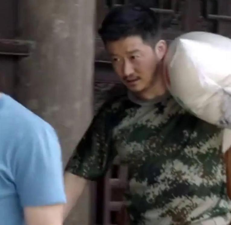 香港大火炸出“牛鬼蛇神”， 明星捐款名单流出，遭殃的何止吴京