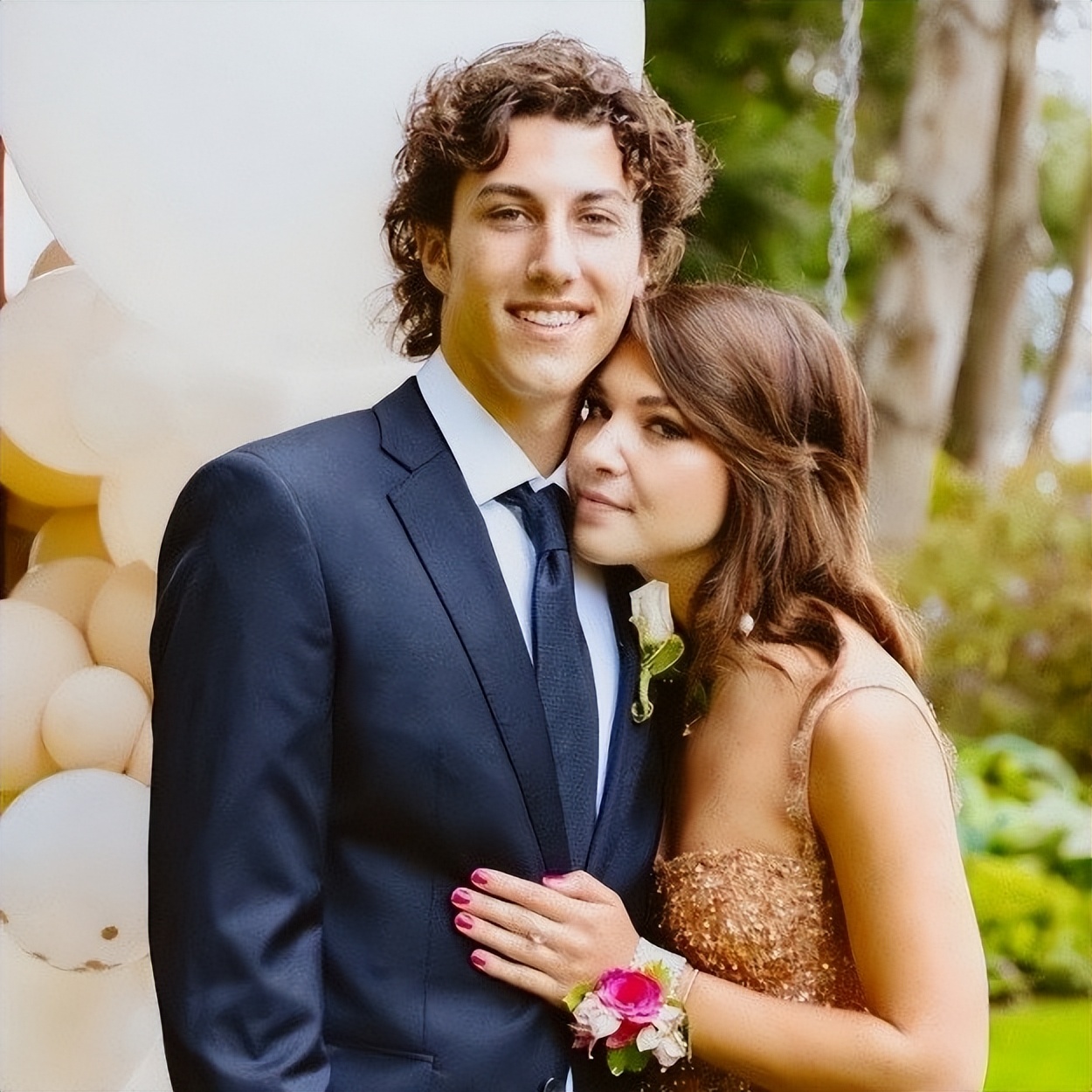 比尔盖茨小女儿:称创业“不靠爹”,炫耀自己筹资12亿,又被嘲了