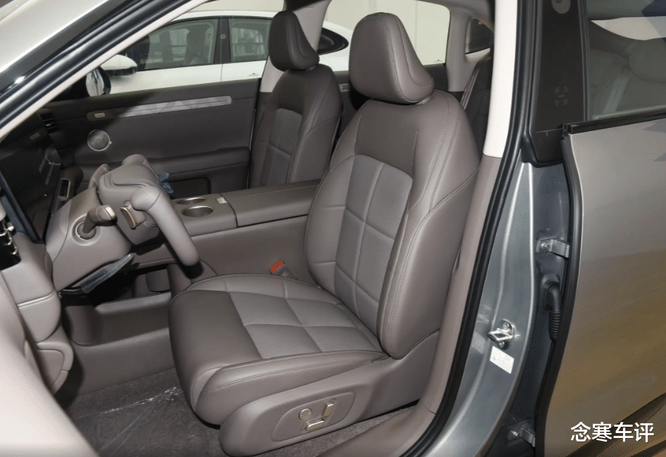 别只看1500公里续航!智己LS6的灵蜥底盘才是精髓,19.79万真不贵