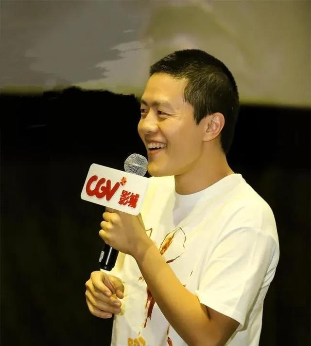 100亿票房导演的座驾竟是自行车？饺子：省下油钱全捐给国漫了！