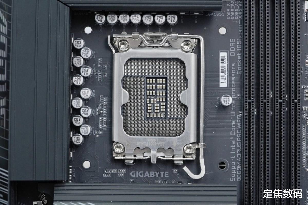 技嘉B860M電競雕主板：新一代酷睿平臺的性價比之選