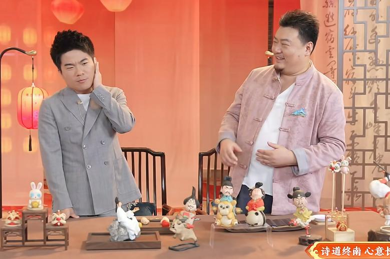 中秋月宴提前结束，粉丝要求董宇辉还债，鹏鹏给出意外算法