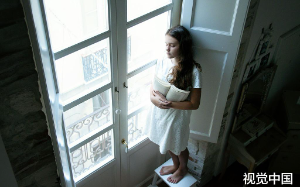 养父母偷我68万房款给儿子办升学宴，被我控告诈骗后他们破防了，却忘了当初图方便没办收养协议的也是他们