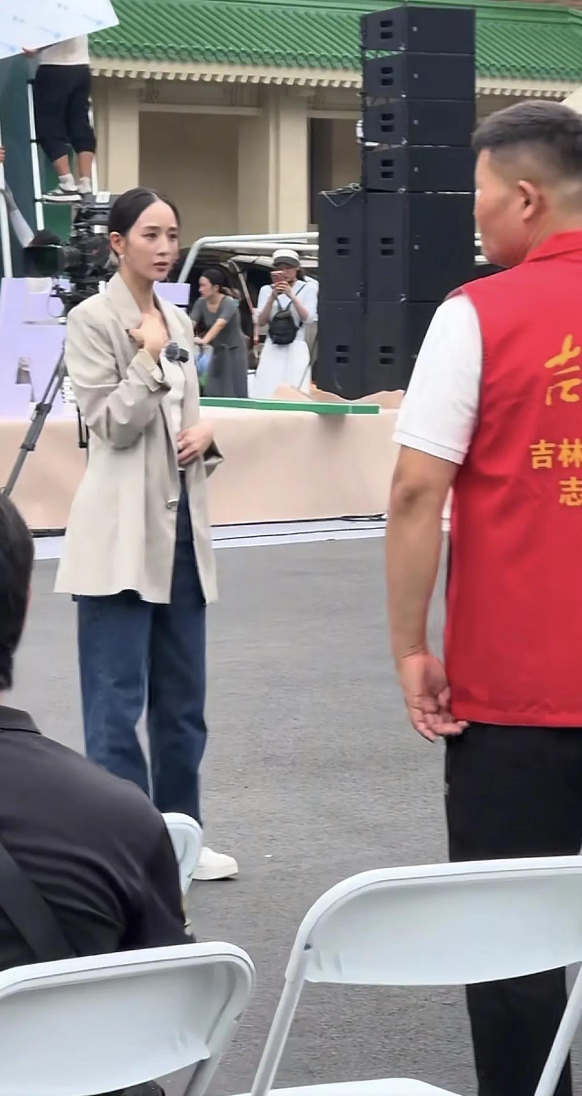 张钧甯长春被偶遇，本人也太漂亮了又高又瘦的，脸很小也很精致呀