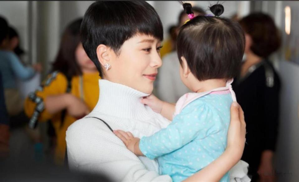 48岁海清：低调嫁圈外丈夫，恩爱24年无绯闻，儿子才是最大的牵挂