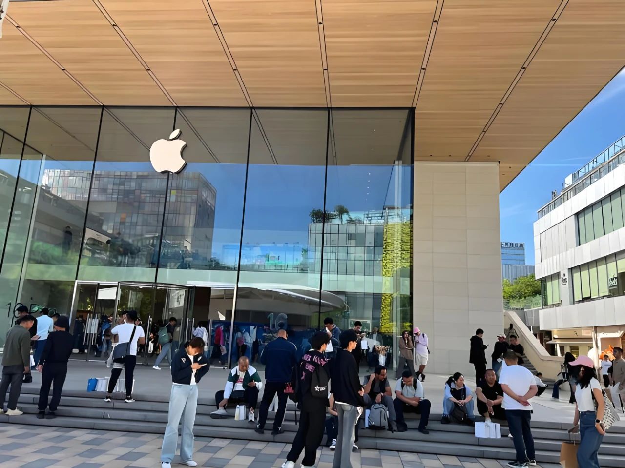 iPhone16 Pro Max剛買就下架？蘋果這波操作讓人哭笑不得