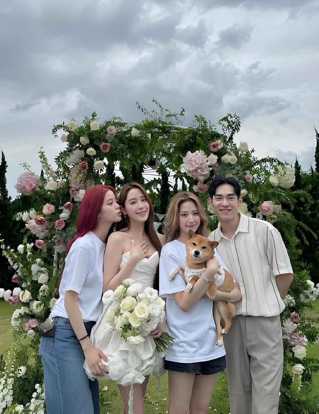 张书豪与欧阳妮妮为儿子举办周岁宴，欧阳娜娜、欧阳娣娣前来恭贺