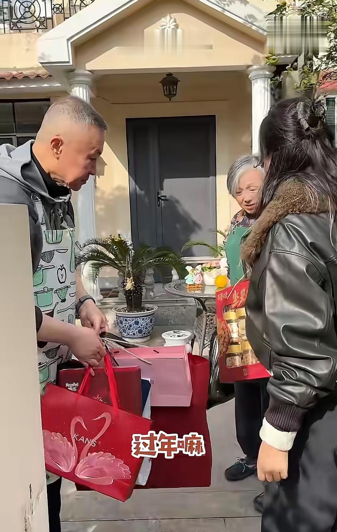 演员马晓峰办家宴!患癌后遗症说不清话,老友王一楠姚安濂来探望