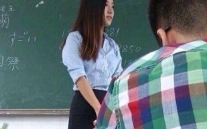 杞阳市某局长儿子嚣张跋扈打断同学门牙，同学母亲亮明身份，对方下跪求饶