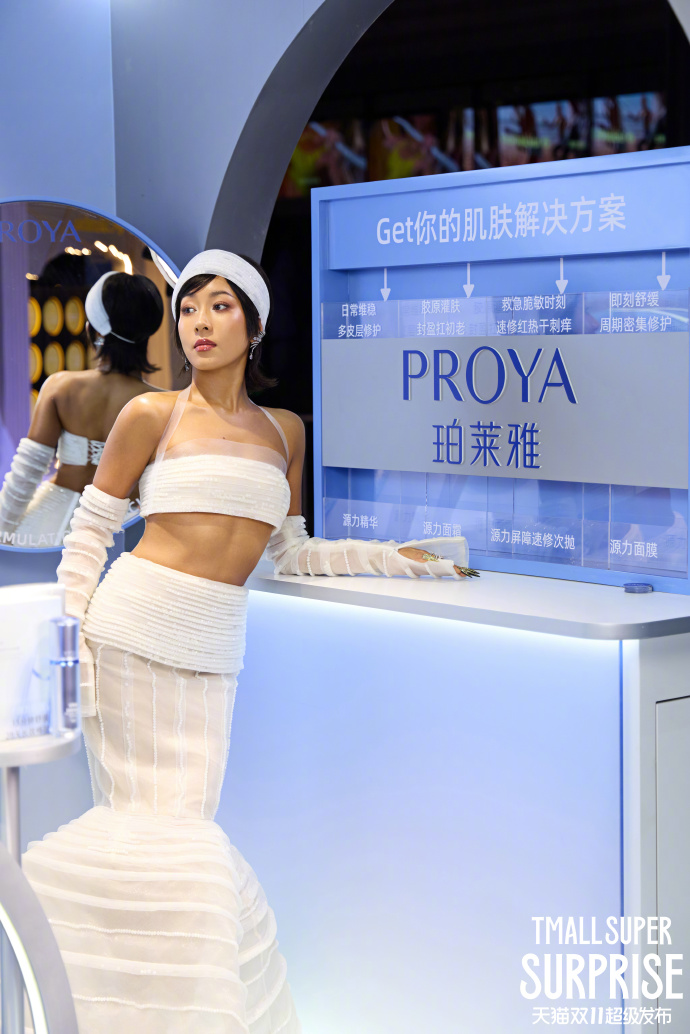 吉克隽逸品牌活动现场造型，又酷又辣，让人眼前一亮