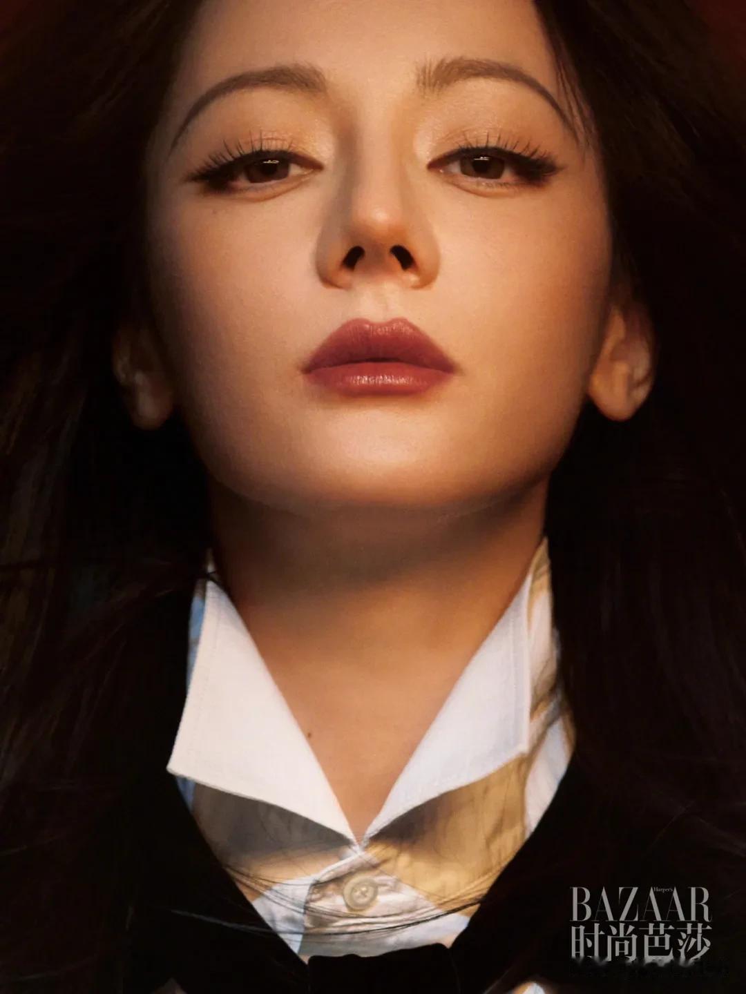 女星迪丽热巴《时尚芭莎》金九封面大片，权威美貌演绎无限可能