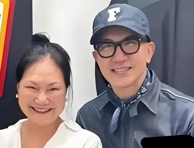 榨干大S去世一周年的热度，小S和大S母亲黄春梅一家三次“作妖”