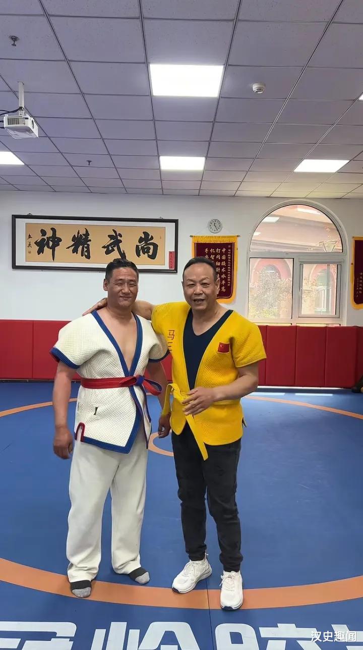 杨议谢师宴有变动：几个老前辈以“怀孕了”的砸挂方式，拒绝参加