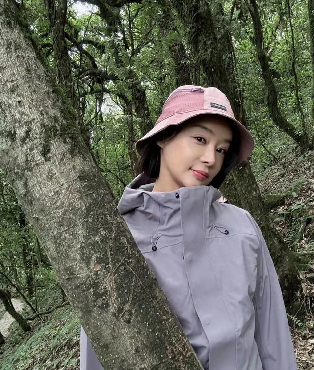 天啊,这居然是袁珊珊猛一看还以为是杨紫呢!