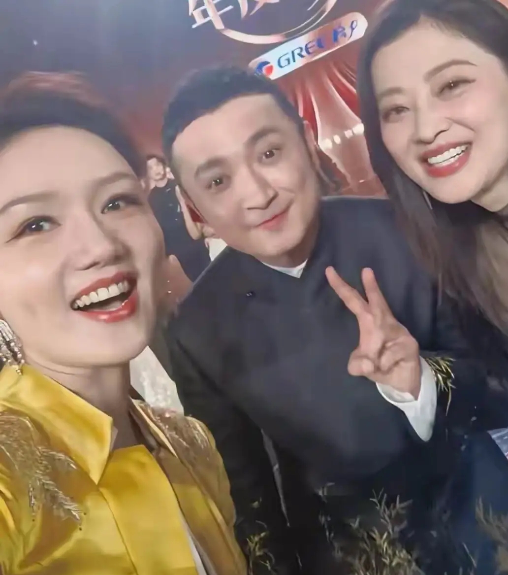 梅婷帮了龙洋一个大忙，同框看清龙洋真实相貌，俩人都一样漂亮